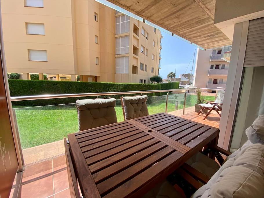 Piso De 2 Habitaciones, 3 Piscinas Y Cerca Del Mar Roses Eksteriør billede