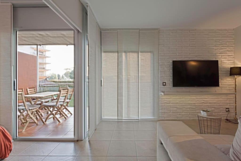 Piso De 2 Habitaciones, 3 Piscinas Y Cerca Del Mar Roses Eksteriør billede