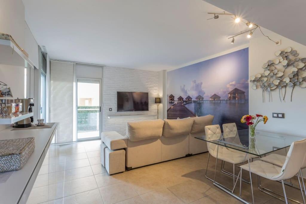 Piso De 2 Habitaciones, 3 Piscinas Y Cerca Del Mar Roses Eksteriør billede