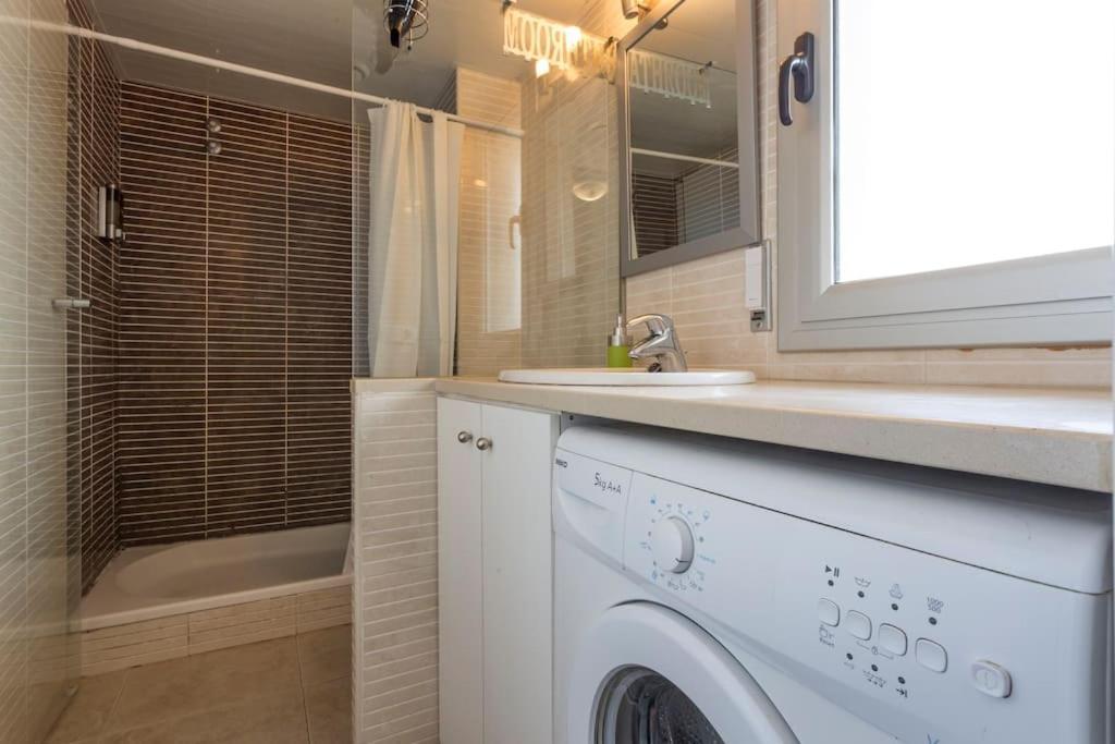 Piso De 2 Habitaciones, 3 Piscinas Y Cerca Del Mar Roses Eksteriør billede