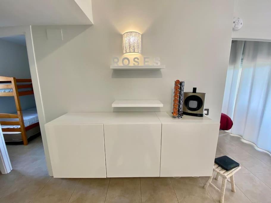 Piso De 2 Habitaciones, 3 Piscinas Y Cerca Del Mar Roses Eksteriør billede