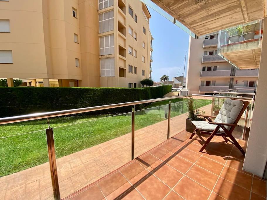 Piso De 2 Habitaciones, 3 Piscinas Y Cerca Del Mar Roses Eksteriør billede